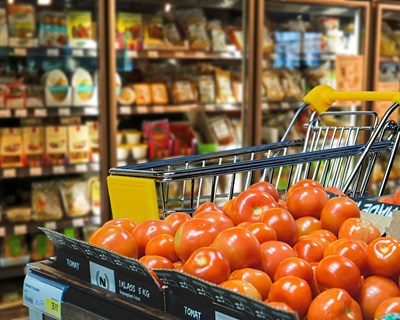 Cabaz Auchan permite aos consumidores poupar até 50% num conjunto de bens essenciais
