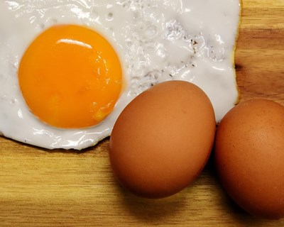 Cientistas usam edição genética pra criar ovos que não causam alergia