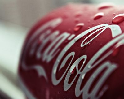 Coca-Cola quer reduzir custos em 2.300 milhões de euros/ano