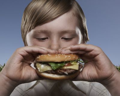 Holanda proíbe publicidade de alimentos direcionada a menores de 13 anos