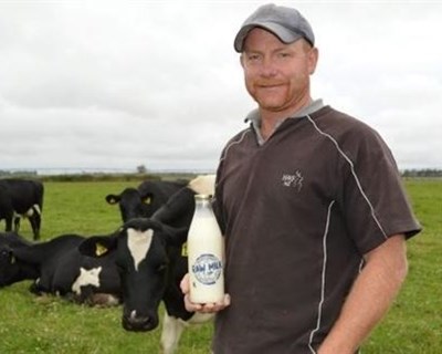 Máquina de venda de leite cru faz sucesso na Nova Zelândia