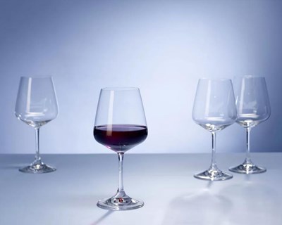 Tratamento do vinho com resinas  de troca iónica: impacto no pH