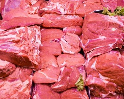 UE proíbe importações de carne de 20 fábricas brasileiras